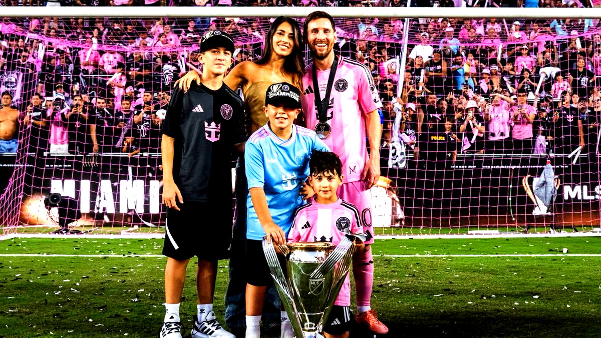 ميسي يُتوج بجائزة أفضل لاعب في الدوري الأمريكي 2025