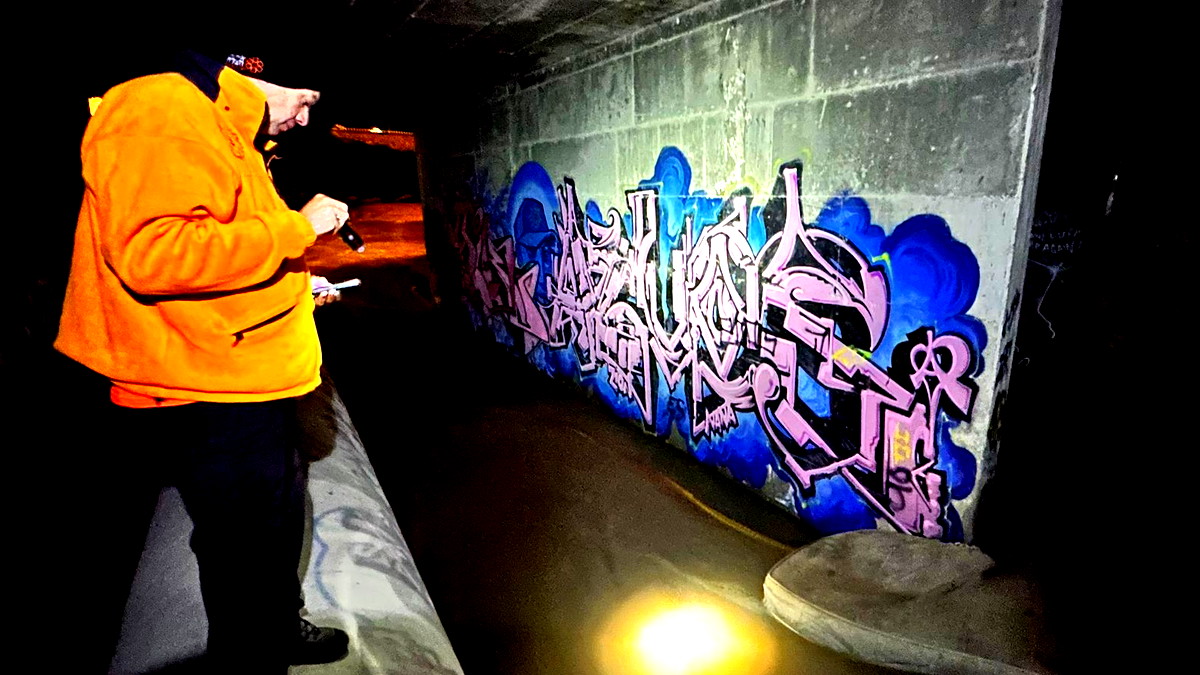 عمليات بحث مكثفة عن جيب غرق في منطقة بيت زيت غرب القدس وعلى متنه 5 أشخاص