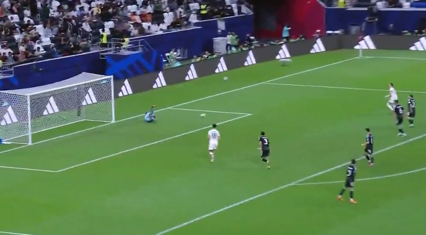 الإمارات تجرد الجزائر من اللقب وتتأهل إلى نصف نهائي كأس العرب