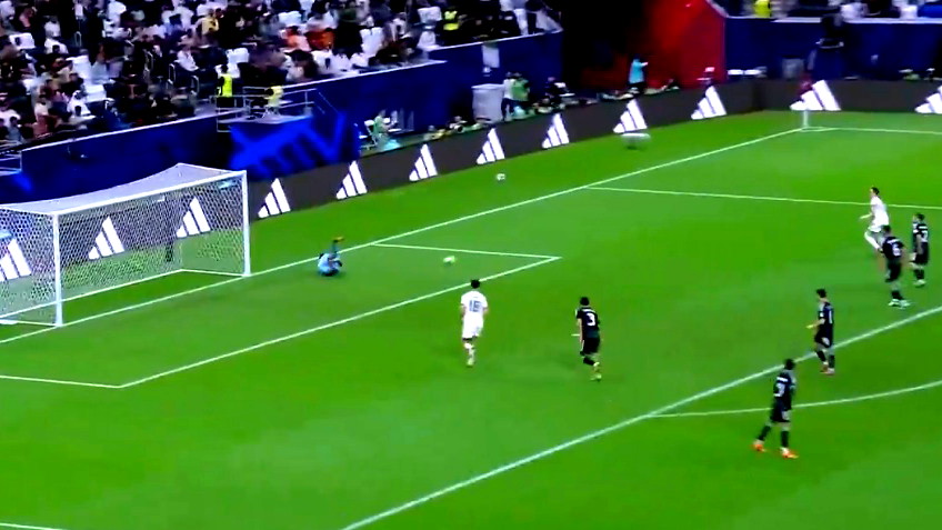 الإمارات تجرد الجزائر من اللقب وتتأهل إلى نصف نهائي كأس العرب