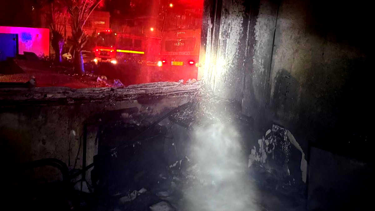 فجر اليوم: السيطرة على حريق شب في بناية المجلس المحلي في  الشبلي أم الغنم واعتقال مشتبه به