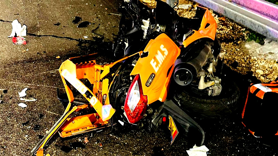 مصرع شاب واصابة اخرين بحادث طرق بين دراجة نارية وسيارة قرب برطعة