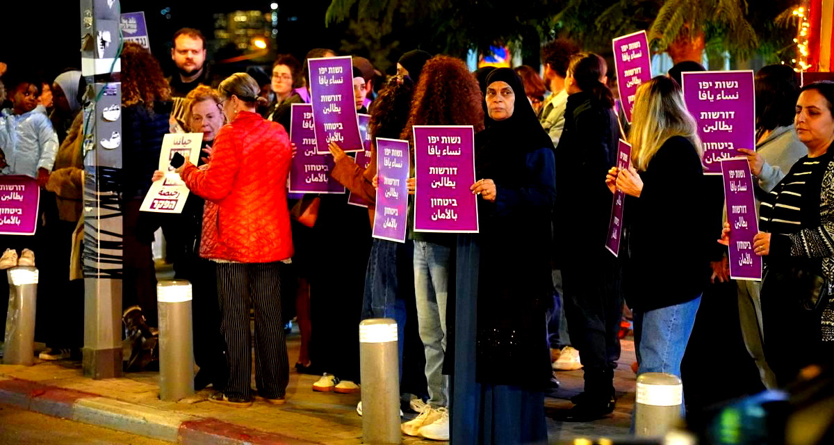 عشرات النساء العربيات واليهوديات يتظاهرن في يافا بعد الاعتداء العنصري والاعتقالات| نقف معًا: لا نسمح باستمرار هذا الواقع 