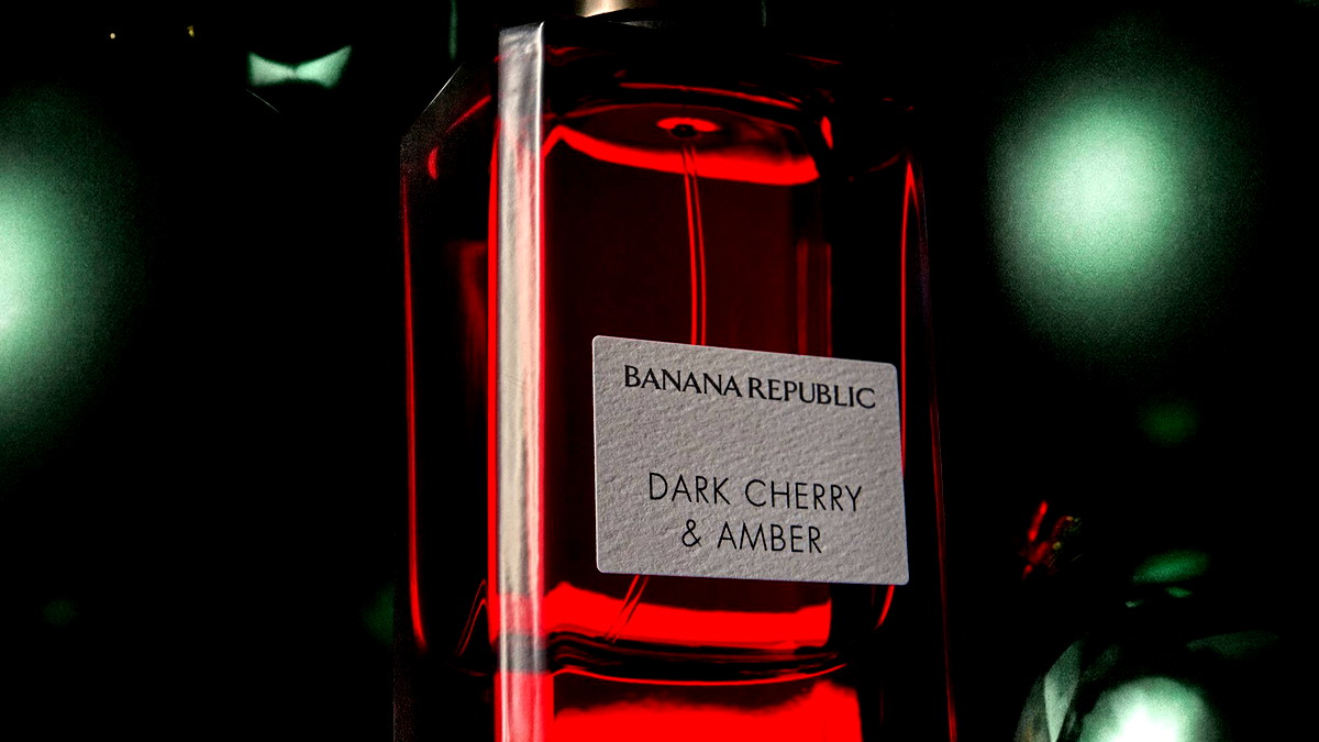 عطور BANANA REPUBLIC هي طقسٌ من النور والدفء والروح لموسم الأعياد