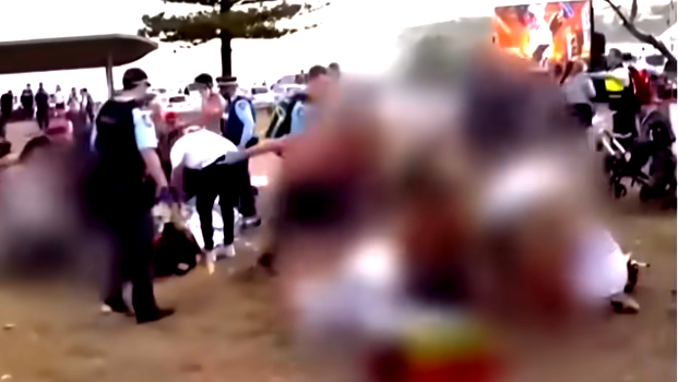  بعد مقتل 16 شخصًا- الشرطة الأسترالية تكشف هُوية منفّذي الهجوم المسلح في سيدني