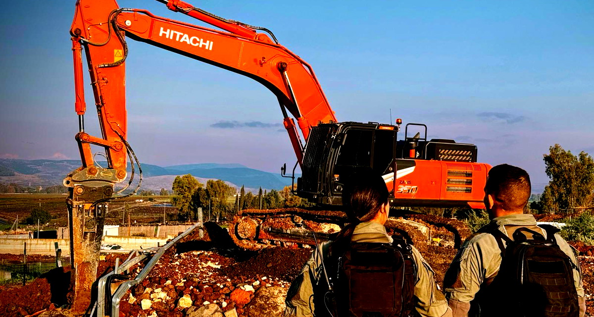 توثيق بالفيديو| صباح اليوم - هدم جدار بطول 200 متر في بلدة طوبا الزنغرية بُني بشكلٍ غير قانوني 