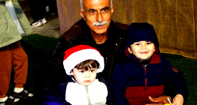 الطائفة الكاثوليكية عرابة تحتفل باضاءة شجرة الميلاد