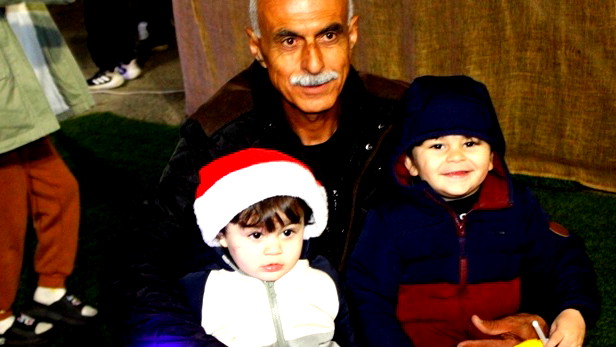 الطائفة الكاثوليكية عرابة تحتفل باضاءة شجرة الميلاد