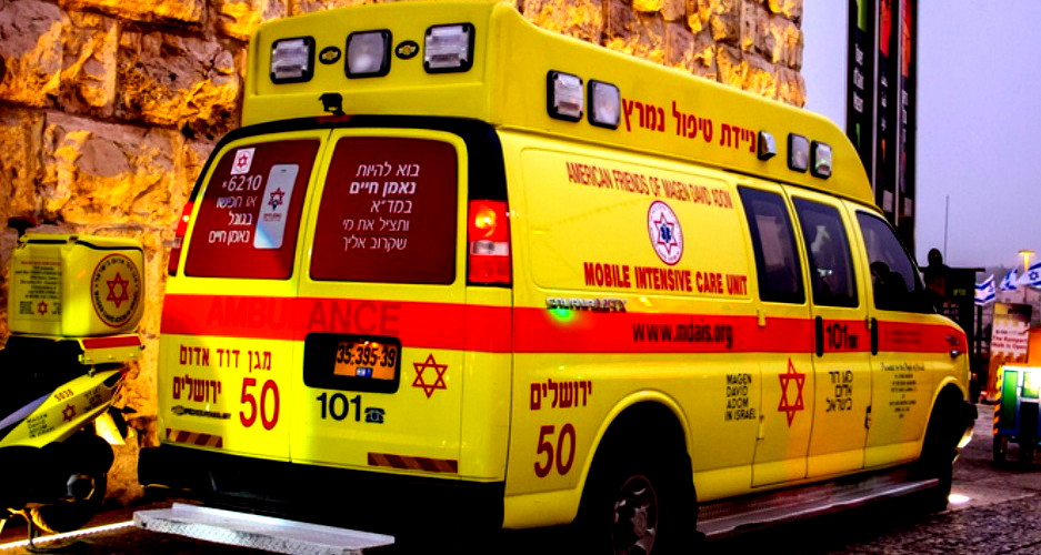 القدس: إصابة شخص بجراح خطيرة جراء تعرضه للدهس من قبل حافلة