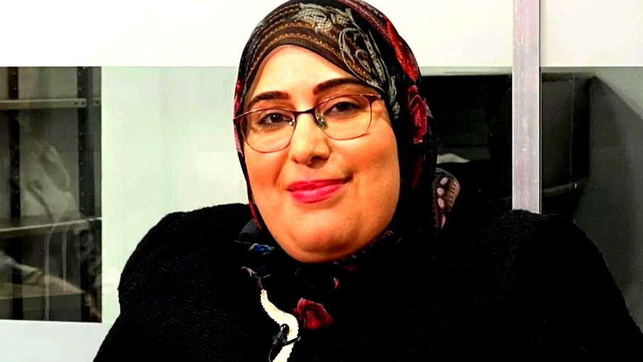 arabTV| برنامج "قصة نجاح" يستضيف الباحثة والمحاضرة شروق رياض أبو مُخ... قوة إرادة وألم تحوّل إلى أمل