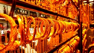 بعد الطفرة القياسية.. لماذا يواصل الذهب الارتفاع