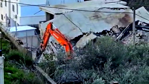 هدم منزل لعائلة شدافنة في بلدة عارة بحجة البناء غير المرخص