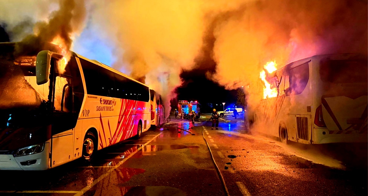 مفرق الياغور:اندلاع حريق في باصات دون إصابات والشرطة تفتح تحقيقا بالحادث 