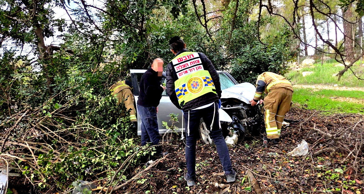 جنوب البلاد:إصابة شابة (22 عامًا) بجروح خطيرة  جرّاء تعرّضها لحادث طرق بعد اصطدامها بشجرة على شارع 383 