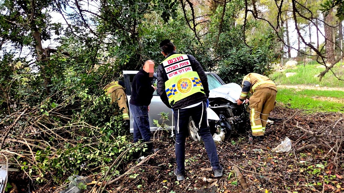 جنوب البلاد:إصابة شابة (22 عامًا) بجروح خطيرة  جرّاء تعرّضها لحادث طرق بعد اصطدامها بشجرة على شارع 383
