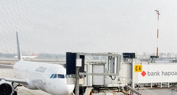 ثورة في مجال الطيران منخفض التكلفة لووكوست في إسرائيل: شركة ويز إير ستفتتح أول قاعدة لها في مطار بن غوريون في مارس اذار 2026 