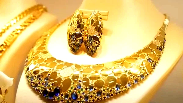 تراجع أسعار الذهب في البلاد اليوم مقارنة بالأمس