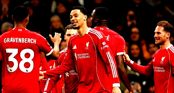 تغييرات سلوت تمنح ليفربول فوزاً مثيراً على 9 لاعبين من توتنهام في غياب صلاح