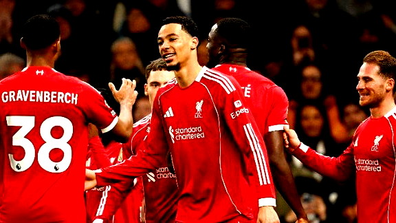 تغييرات سلوت تمنح ليفربول فوزاً مثيراً على 9 لاعبين من توتنهام في غياب صلاح