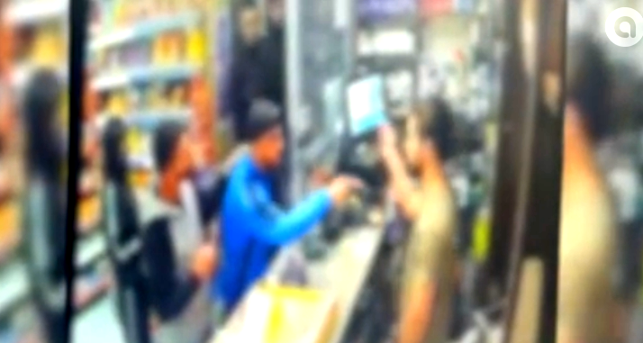 القدس:بسبب خلاف على شطيرة توست: قُدِّم اليوم لائحة اتهام ضدّ شابين بعد اعتدائهما بعنف على عامل متجر وإلتسبب بإصابات