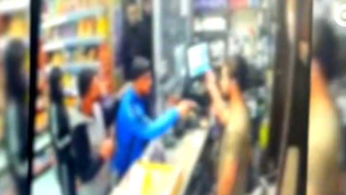 القدس:بسبب خلاف على شطيرة توست: قُدِّم اليوم لائحة اتهام ضدّ شابين بعد اعتدائهما بعنف على عامل متجر وإلتسبب بإصابات