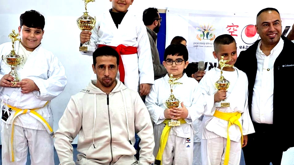 حصاد وفير من الذهب والكؤوس: مدرسة الحسيني للكراتيه الشفاعمرية تتألق وتخطف الأنظار في بطولة طبعون