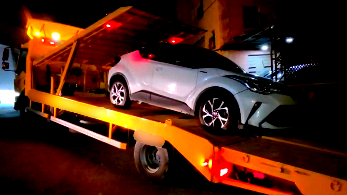 شاهدوا - اعتقال مشتبهين احدهما 16 عاماً وضبط سيارة على خلفية فيديو اطلاق النار أمس في مدينة طمرة 