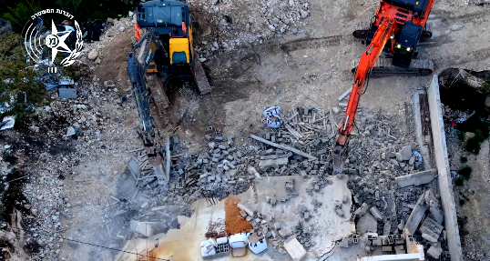 توثيق بالفيديو- الآليات الإسرائيليّة تهدم منزلًا قيد الإنشاء في بلدة عارة بحجّة البناء غير المُرخص