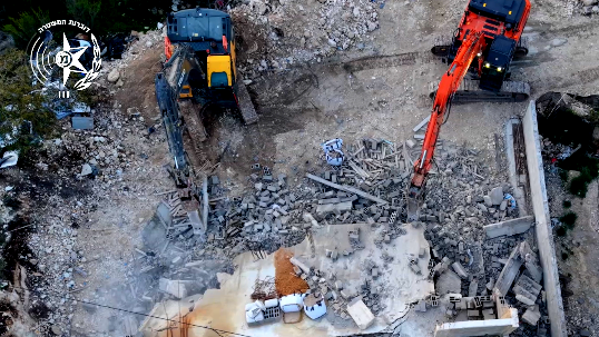 توثيق بالفيديو- الآليات الإسرائيليّة تهدم منزلًا قيد الإنشاء في بلدة عارة بحجّة البناء غير المُرخص