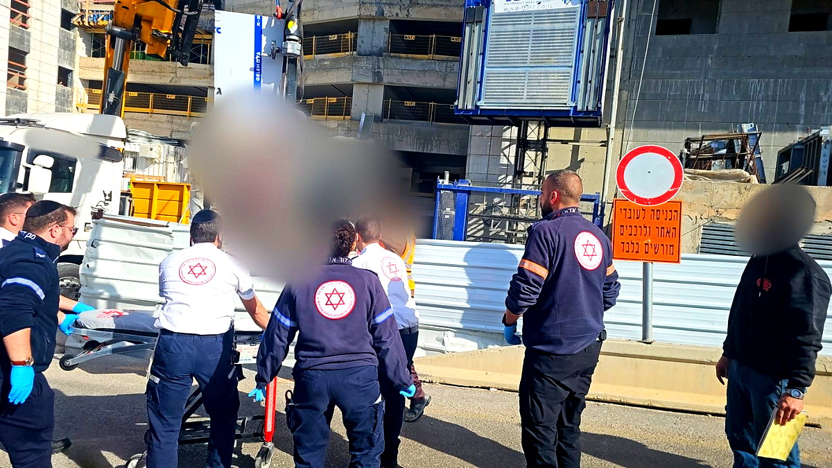 حوادث العمل!| مصرع عامل (30 عامًا) وإصابة آخر (48 عامًا) خلال عملهما بورشة بناء في مدينة حيفا