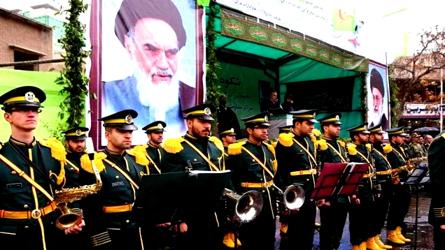 إيران تجري مناورات موسعة وتؤكد: صواريخنا غير قابلة للمساومة