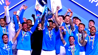  فريق نابولي يتوّج بلقب النسخة الـ38 من كأس السوبر الإيطالي بعد فوزه على بولونيا بهدفين بدون مقابل