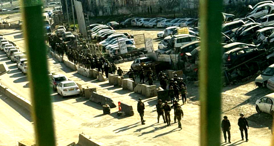 التّصعيد في الضفة الغربية... ثلاث إصابات برصاص الجيش الإسرائيليّ عقب اقتحام واسع لمخيّم قلنديا شماليّ القدس