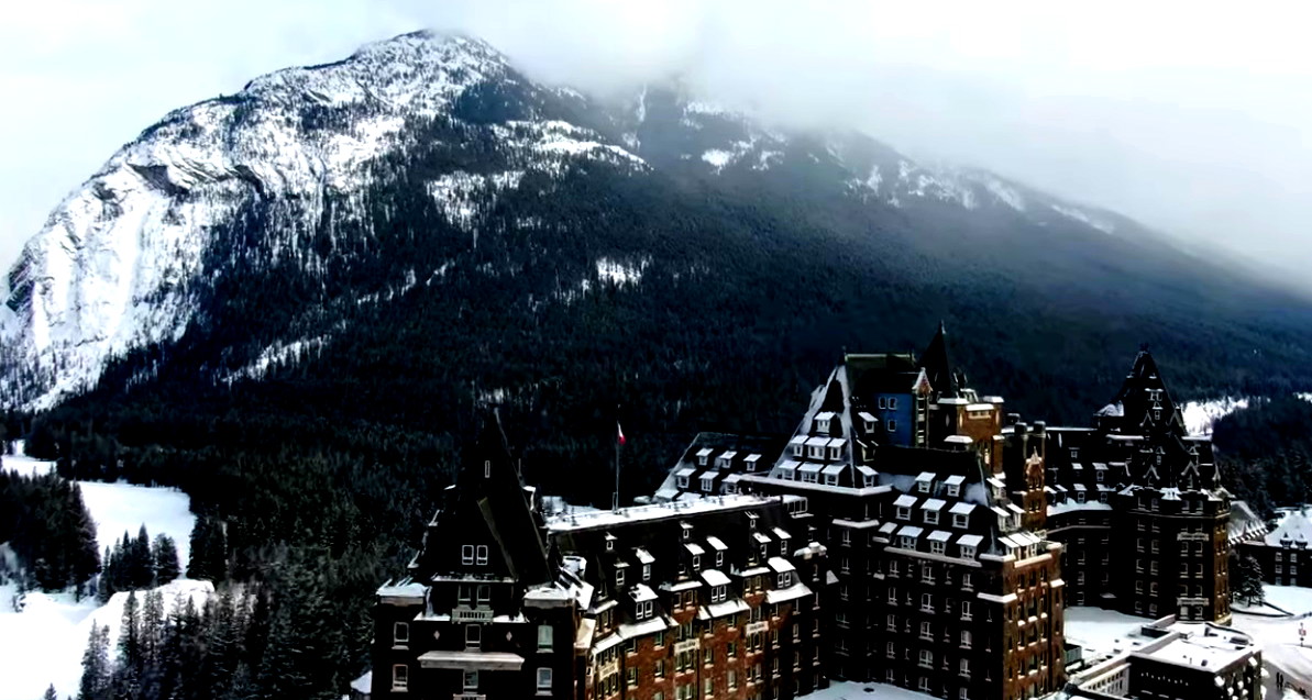 بانف الكندية: تجربة شتوية لا تُنسى بين الثلوج البيضاء والمناظر الطبيعية الخلابة