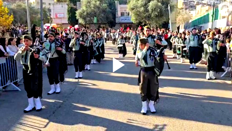 فيديو - أجواء احتفالية مميزة في مسيرة عيد الميلاد المجيد في مدينة الناصرة 