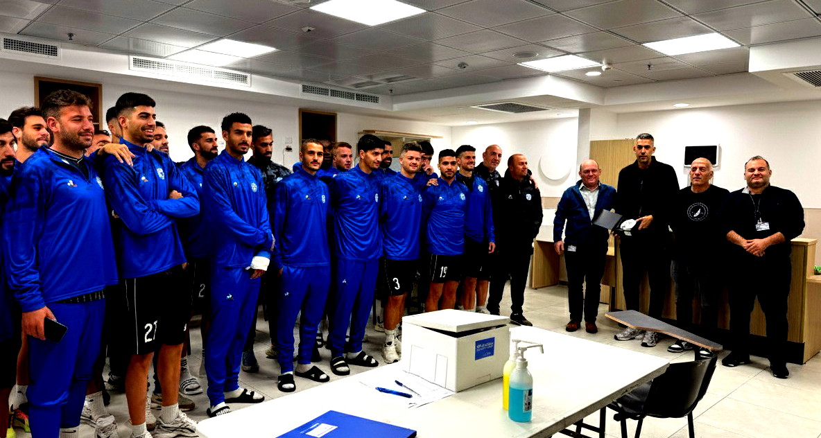 لاعبو نادي عيروني دوروت طبريا تلقّوا لقاح الإنفلونزا في المركز الطبي تسفون (بوريا) 