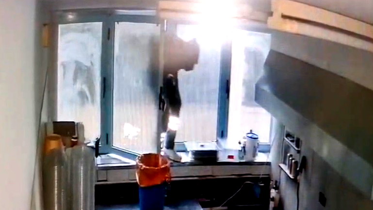 اتهام رجل (43 عامًا) من البقيعة باقتحام مبنى بلدية ومحل تجاري في معلوت