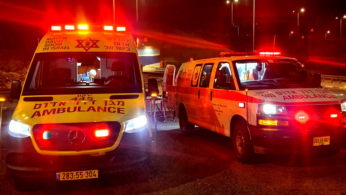 الناصرة: إصابتان خطيرتان وإصابة طفيفة في حادث طرق مروع بين مركبتين