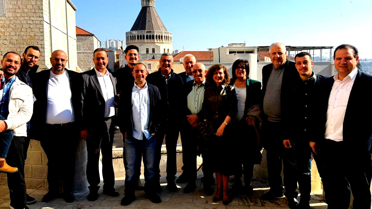 الناصرة: وفد الحزب والجبهة والشبيبة في جولة معايدات للطوائف الغربية بمناسبة الميلاد