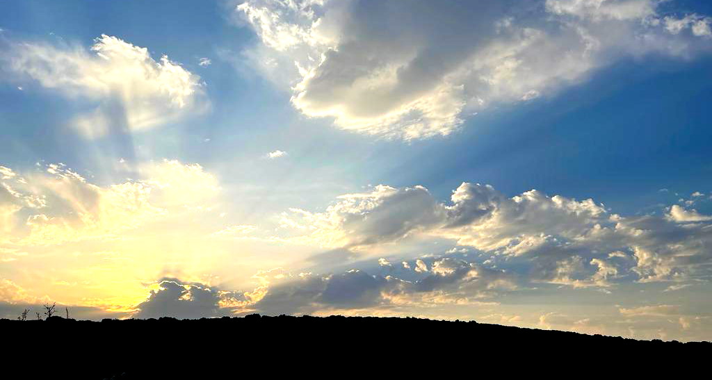 حالة الطقس: أجواء غائمة جزئيًا وباردة ويطرأ انخفاض على درجات الحرارة