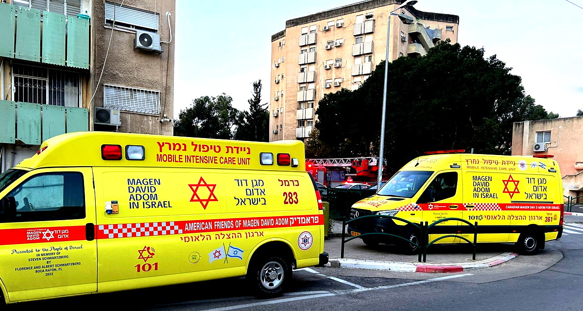 حيفا: مصرع شخص ومصاب بحالة طفيفة إثر اندلاع حريق في مبنى سكني