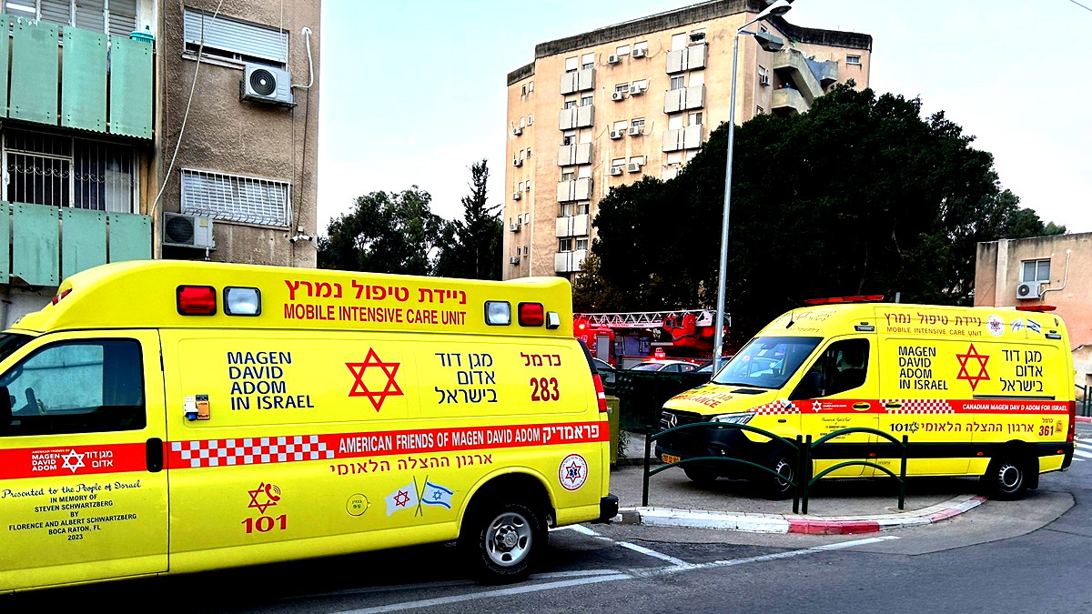 حيفا: مصرع شخص ومصاب بحالة طفيفة إثر اندلاع حريق في مبنى سكني