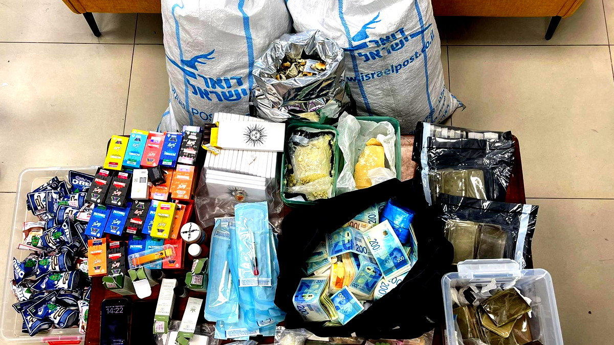 ضبط كميات كبيرة من المخدرات في حولون وتوقيف زوجين