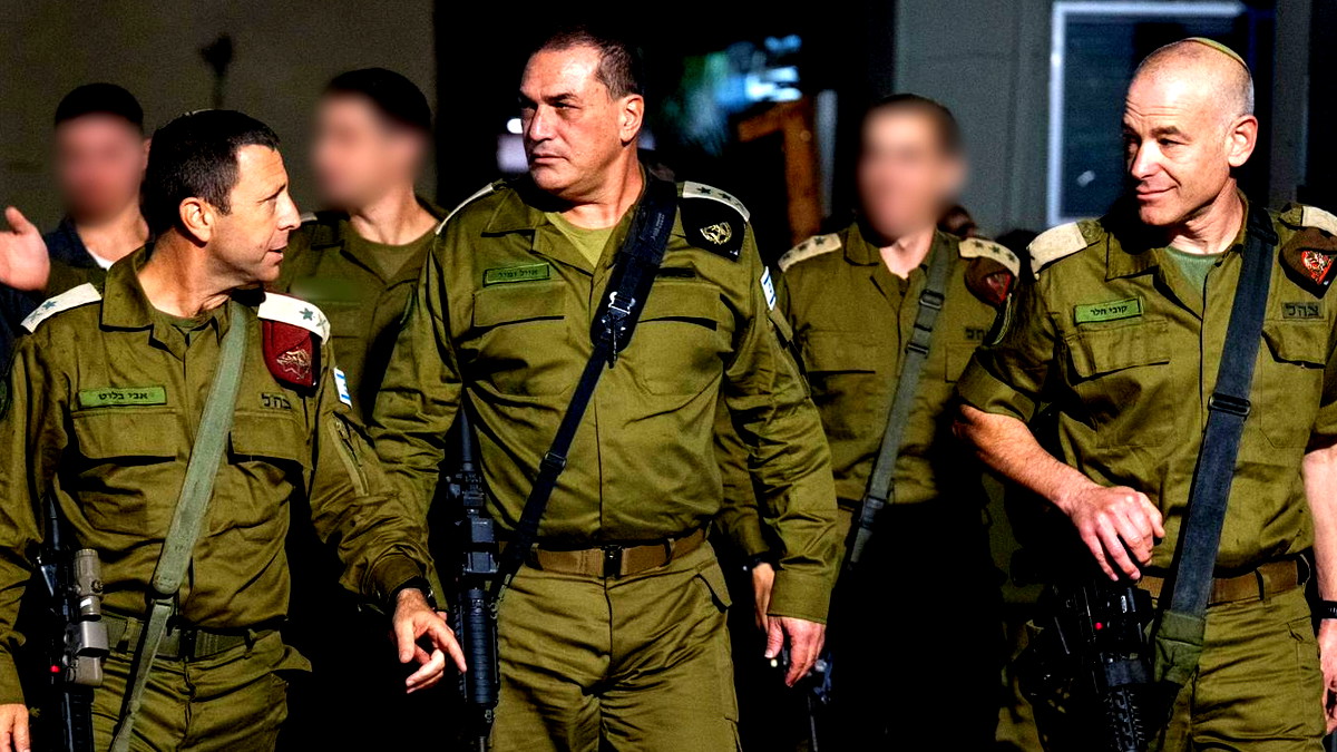 رئيس الأركان من قيادة المركز: تعزيزات عسكرية، هدم منزل المنفذ، وحرب على ظاهرة "المتسللين"