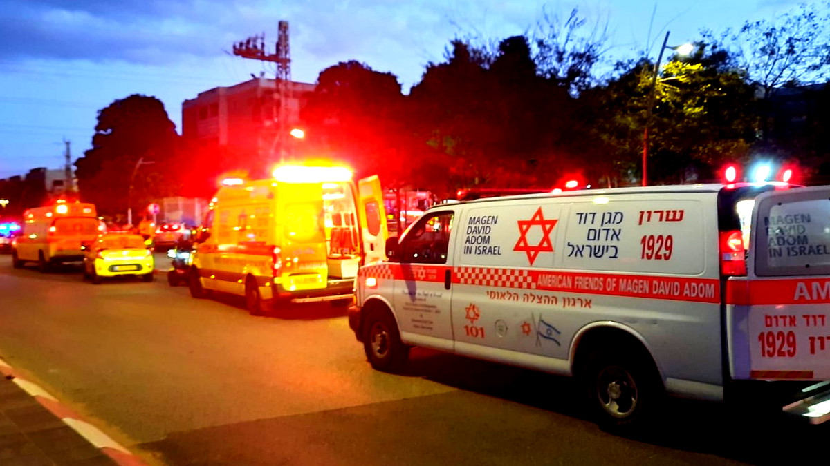 الخضيرة: 5 إصابات جراء اندلاع حريق في مبنى سكني