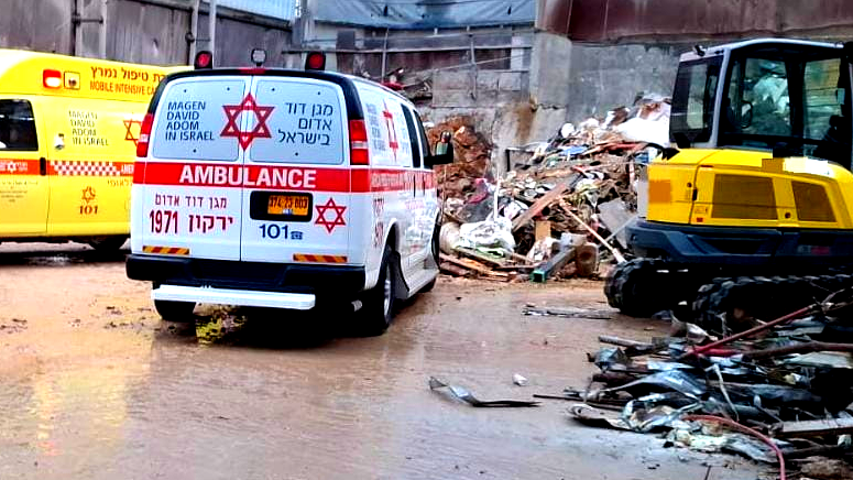  مصرع عامل جرّاء حادث عمل في بيتح تكفا 