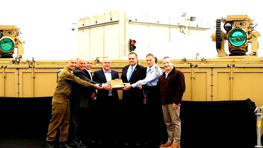 وزارة الأمن و"رفائيل" تسلمان الجيش منظومة "أور إيتان" – أول نظام ليزر عملياتي في العالم