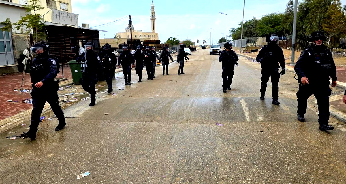 توتر شديد في النقب: بن غفير يزور "ترابين" المحاصرة بالمكعبات الإسمنتية.. مواجهات و10 معتقلين