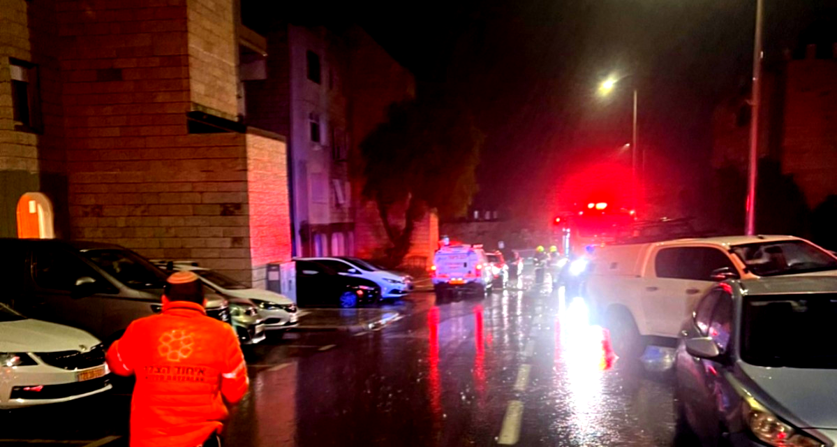 القدس: اصابة  امرأة (60 عامًا) بحالة حرجة إثر حريق في شقة سكنية