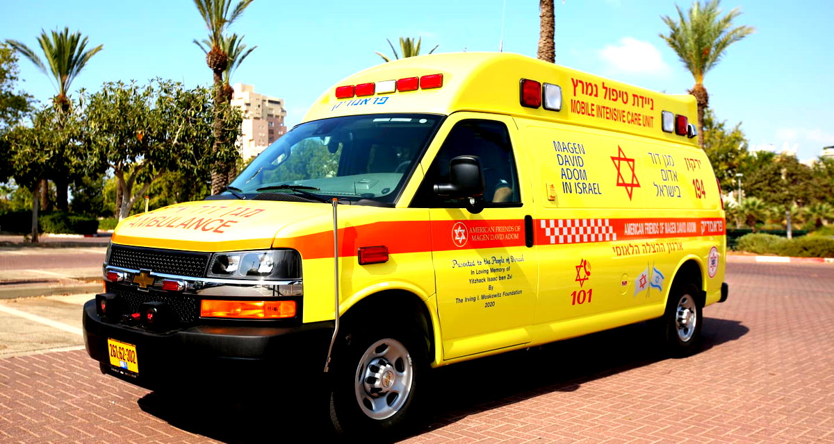 إصابة شاب (24 عامًا) بجروح متوسّطة من جرّاء حادث طرق وقع بين مركبتين في تل أبيب